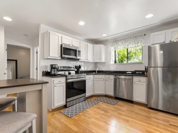 44 Lafayette Ave APT 101, Chelsea, MA 02150