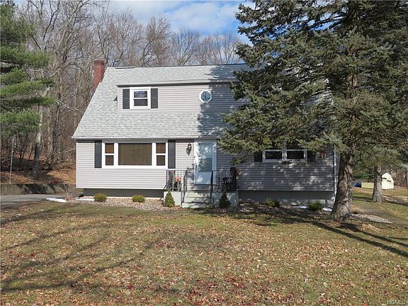 2nd image of 12 Twin Oaks Dr
