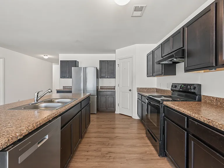 1789 Sapphire Dr — Photo 33
