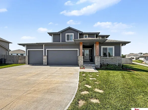 925 Elm Cir, Springfield, NE 68059