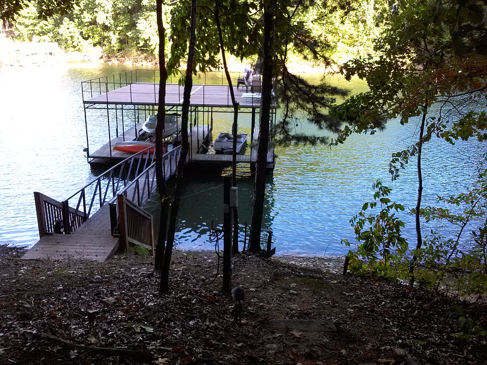 1st image of 6105 White Oak Dr