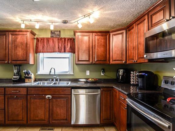 3rd image of 260 Oakwood Dr