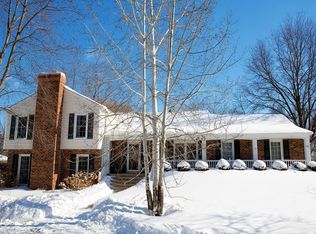 887 Georgetowne Ln, Barrington, IL 60010