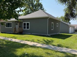 402 E 2nd St, Gilman, IL 60938