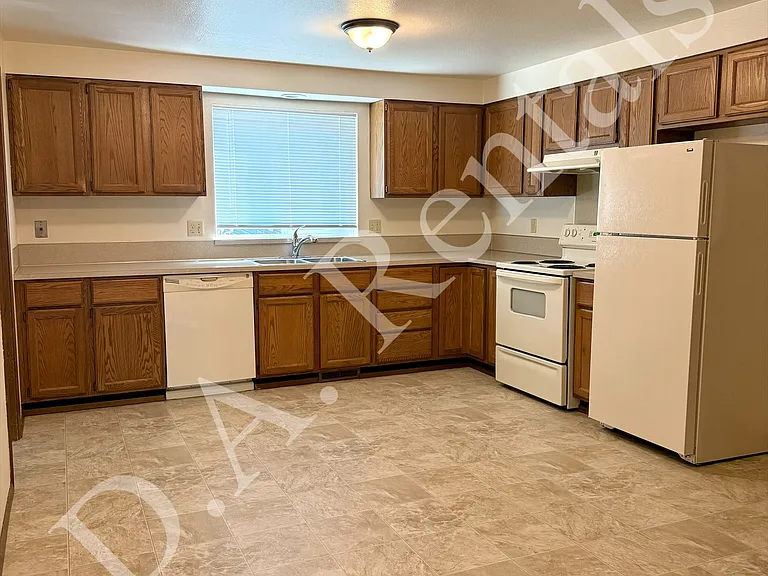 3210B Mayfair Dr SW — Photo 5