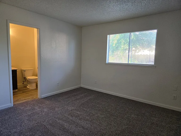 545 Bluefield Ave — Photo 8