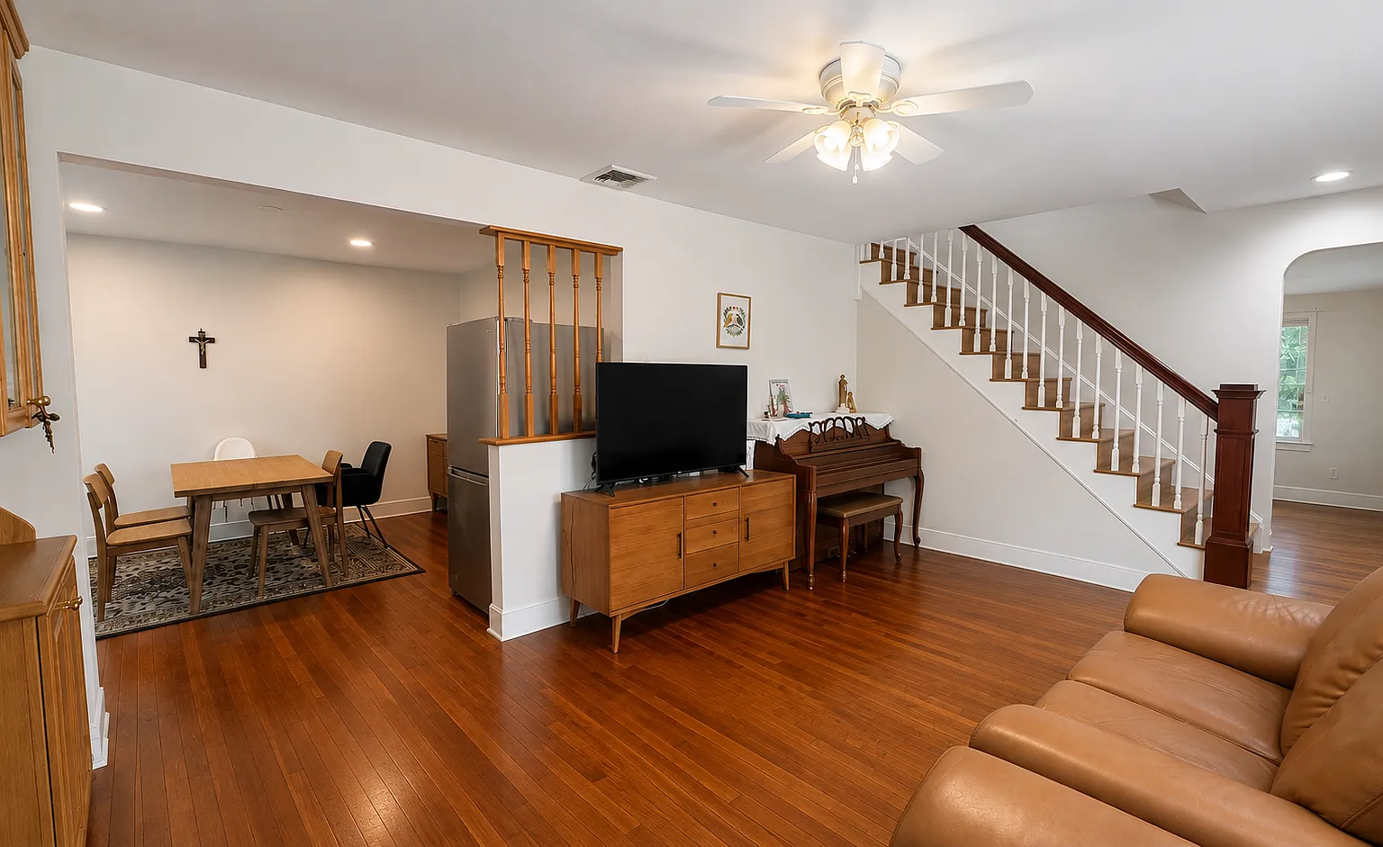 3 bed, 1.5 bath, 1726 sqft, $4,500 — Photo 4