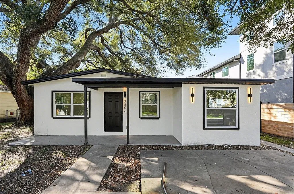 3 bed, 2.0 bath, 1054 sqft, $2,400 — Photo 1