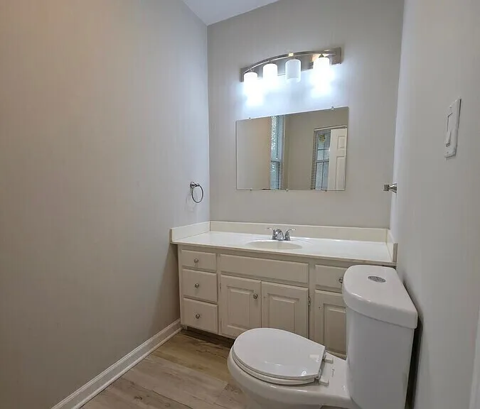 3217 Thompson Ave — Photo 7