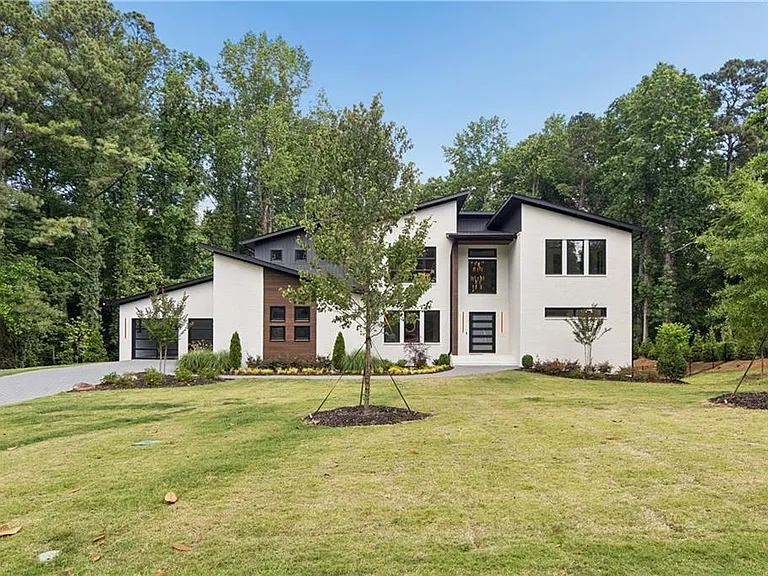 1000 Clementstone Northeast Dr — Photo 1