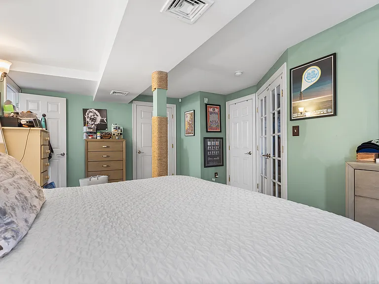 253 Bunker Hill St — Photo 11