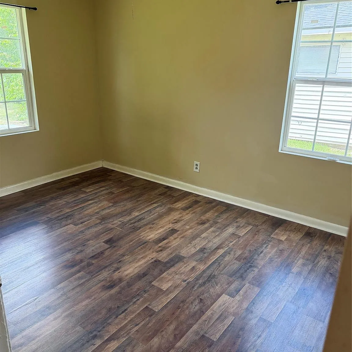 3 bed, 1.0 bath, 910 sqft, $1,650 — Photo 4