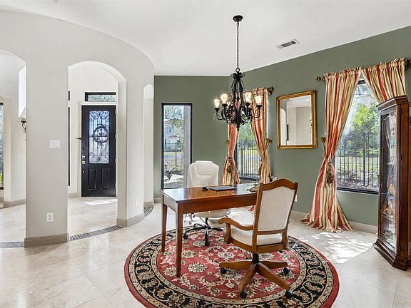 3rd image of 1 Treehaven Ln