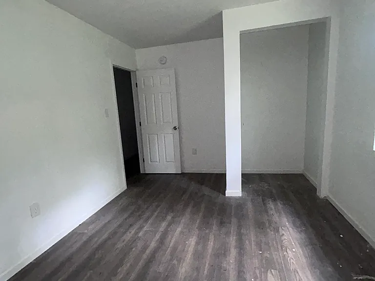 42nd Pl N — Photo 1