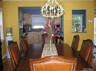 510 Argyle Rd, Mineola, NY 11501
