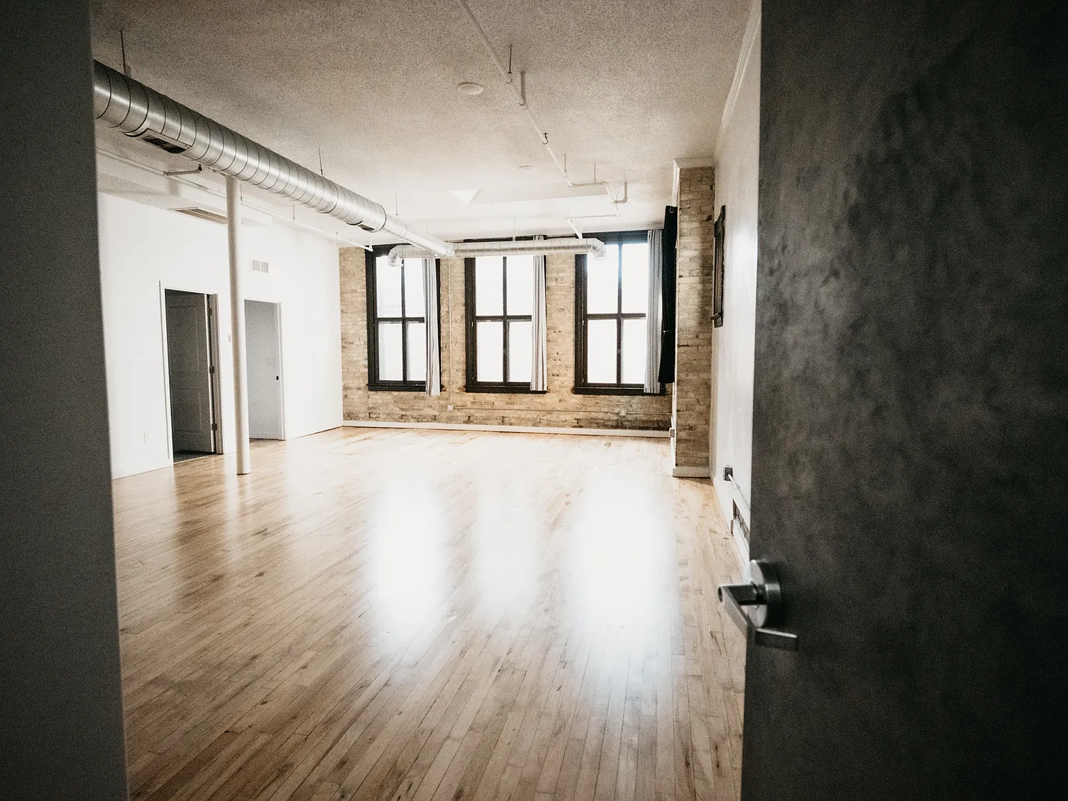 2 bed, 1100 sqft, $2,100 — Photo 2