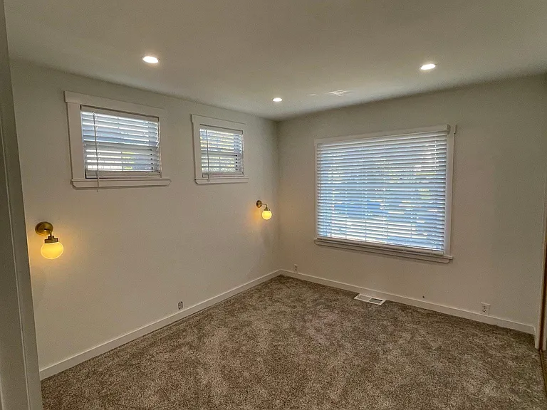 1206 N Anderson St — Photo 16