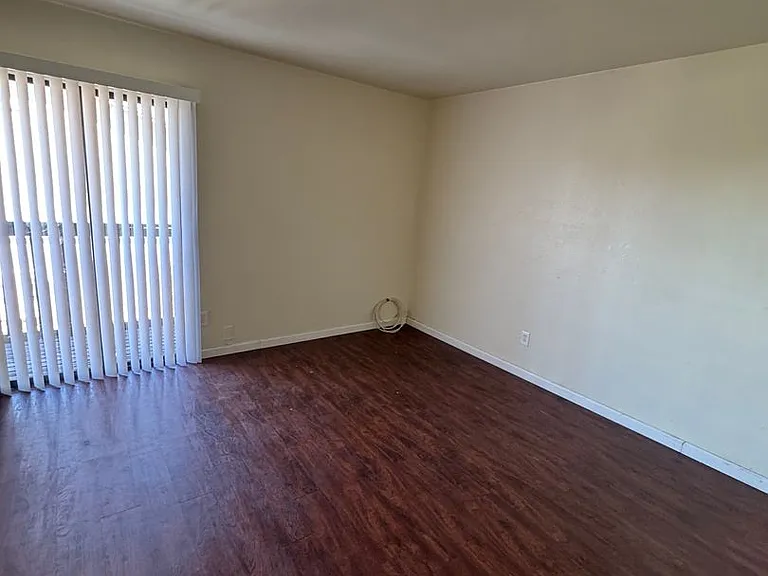 2809 N Mountain Ave — Photo 5