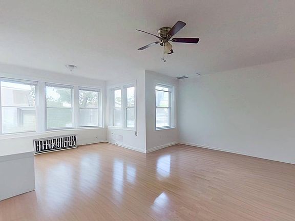 4th image of 2429 W Touhy Ave #1W