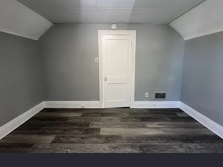 2858 McKoon Ave #2 — Photo 9