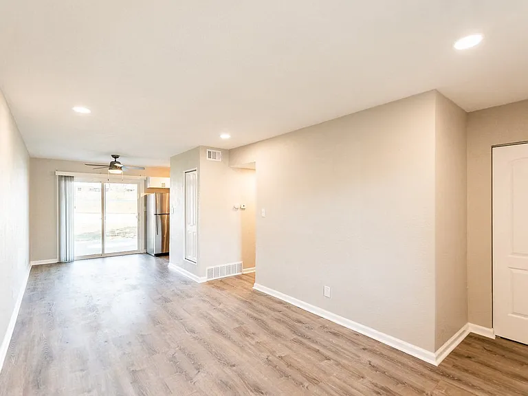 Stoneside Apartments — Photo 5