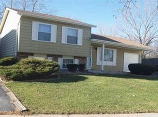 18102 Fountainbleau Dr, Hazel Crest, IL 60429