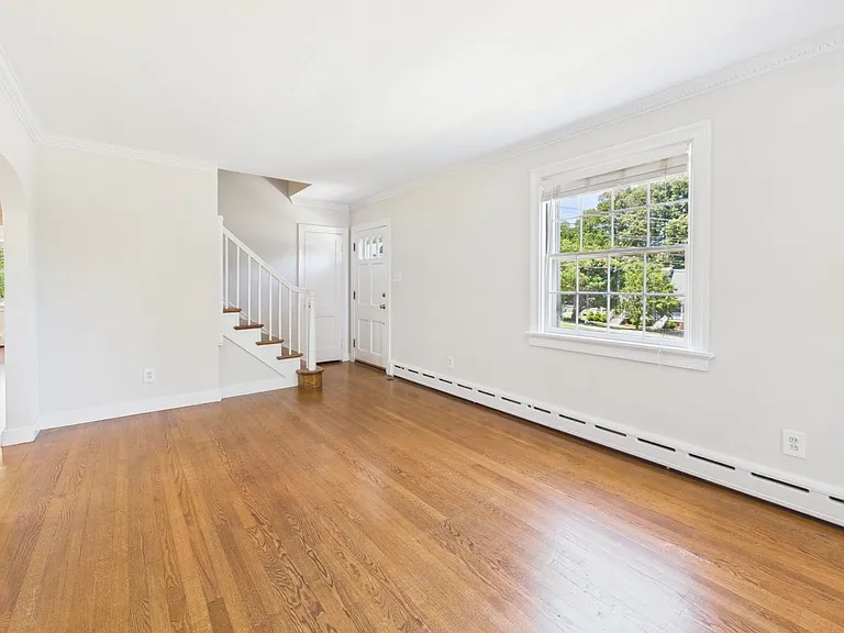 9609 University Blvd — Photo 3