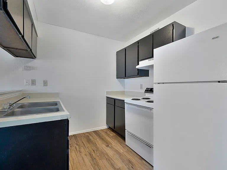 Brookhollow Apartments — Photo 23