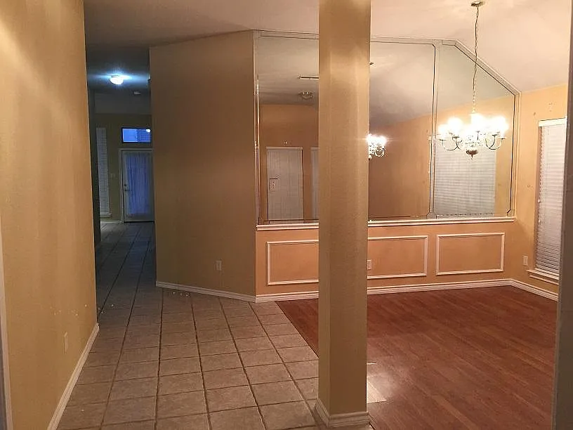 4 bed, 2367 sqft, $2,495 — Photo 3