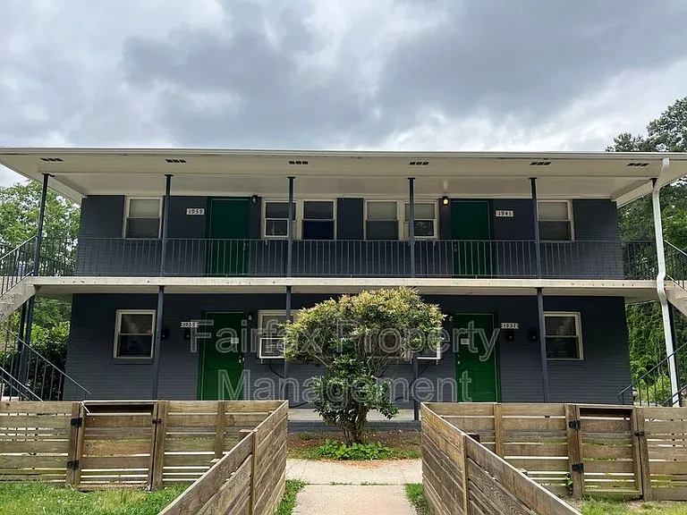 1937 Morehead Ave — Photo 2