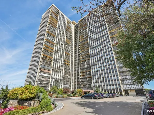 300 Winston Dr APT 2306, Cliffside Park, NJ 07010