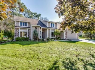 1240 Pioneer Trl, Waukesha, WI 53186