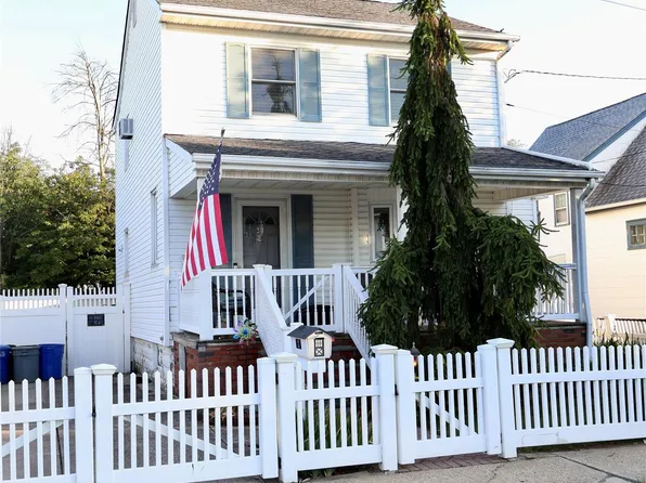 24 Pine Street, Oceanside, NY 11572