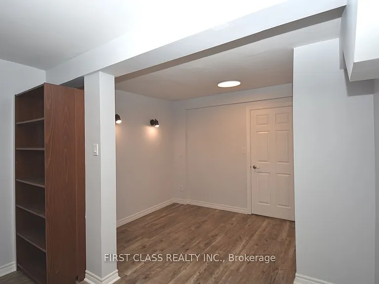 133 Coxwell Ave E #BASEMENT — Photo 9