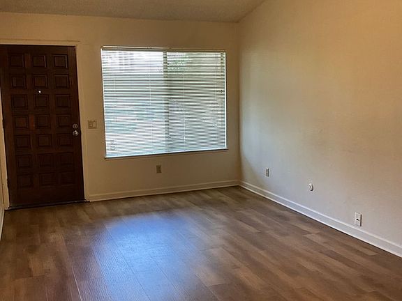 2nd image of 4937 Summerwood Cir
