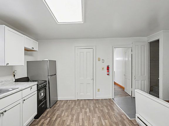 4th image of 1164 Redington Ave