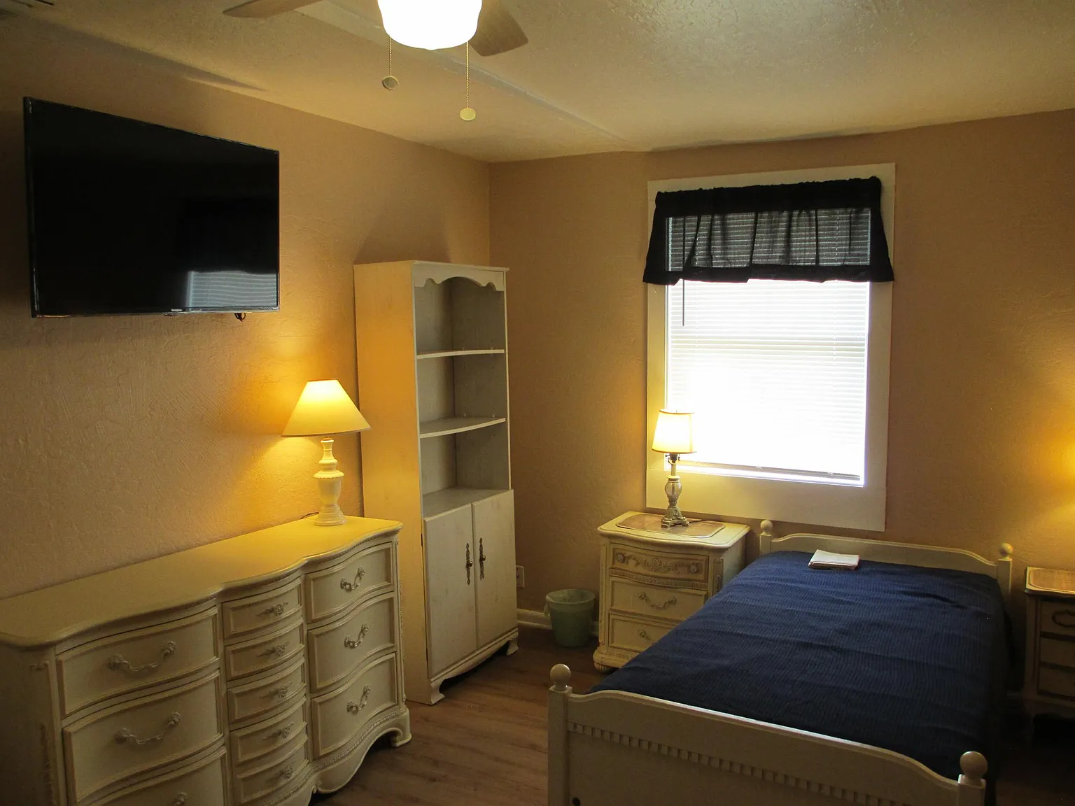 6 bed, 1.5 bath, 1200 sqft, $630 — Photo 2