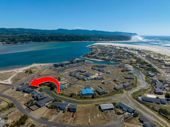 1002 NW Bayshore Dr, Waldport, OR 97394