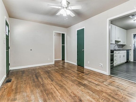3rd image of 910 Creston Way