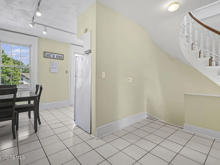 103 Main St #UPSTAIRS — Photo 15