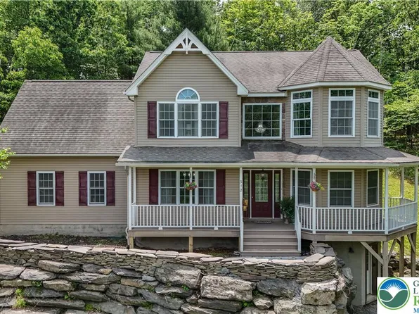 312 Reagan Dr, East Stroudsburg, PA 18301