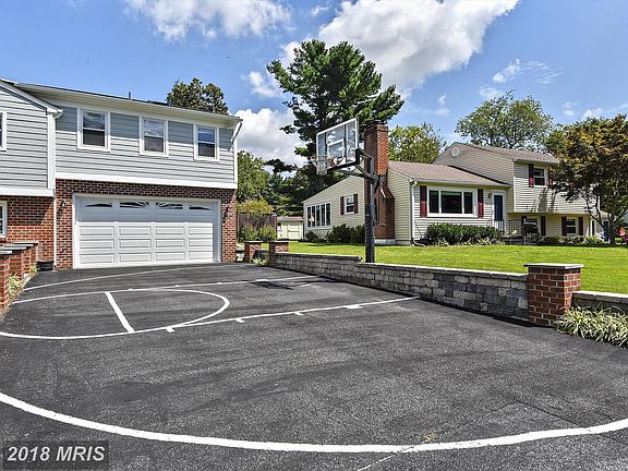 3rd image of 606 Persimmon Ct