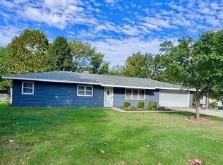 1012 Meadowbrook Rd E, Iola, KS 66749