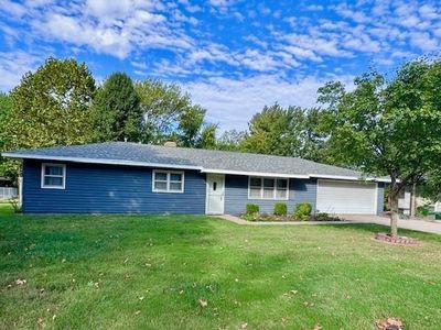 1012 Meadowbrook Rd E, Iola, KS, 66749