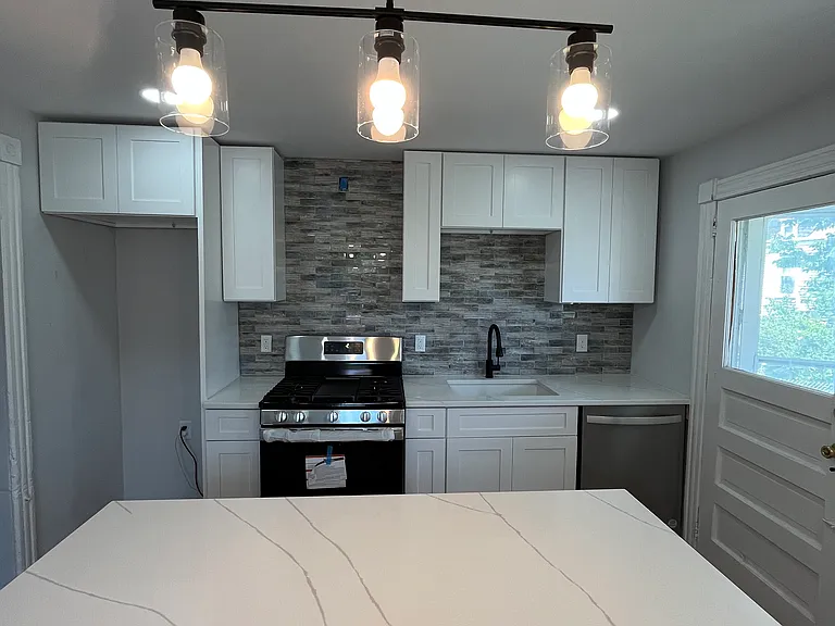 214-216 W Madison St #217 — Photo 1