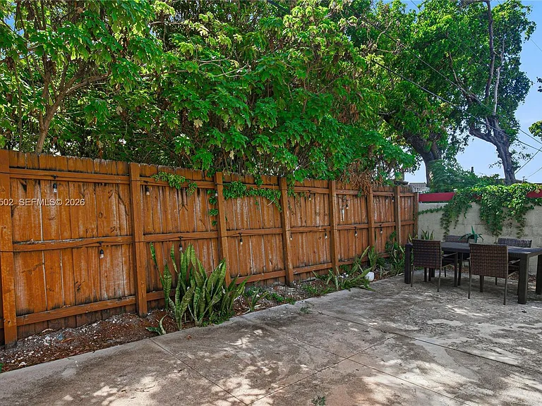 935 NW 2nd Ave — Photo 24