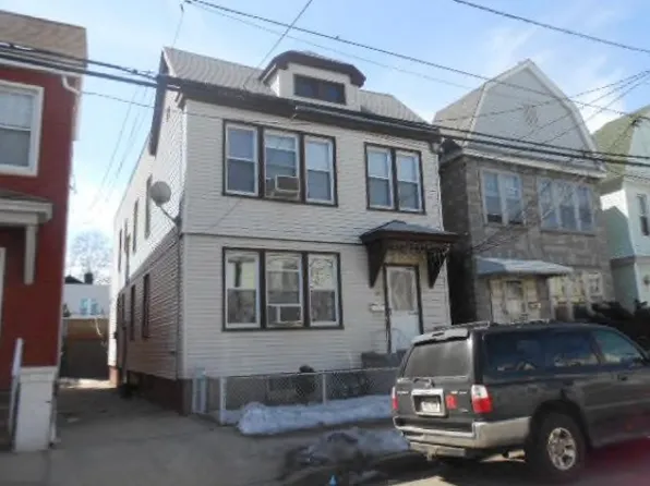 385 Armstrong Ave, Jersey City, NJ 07305