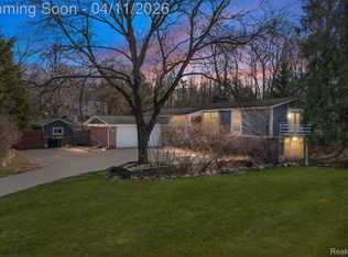 32998 Biddestone Ln, Farmington Hills, MI