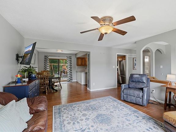 5th image of 126 Beach Dr