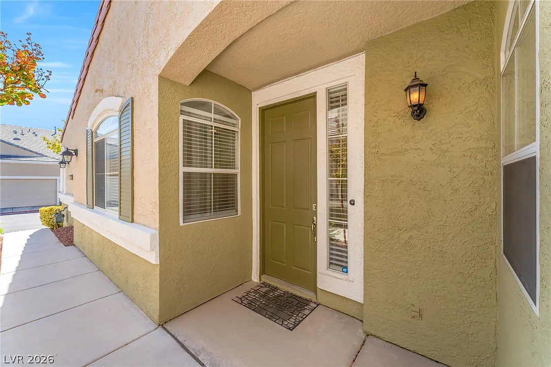 3 bed, 2.0 bath, 1602 sqft, $2,100 — Photo 3